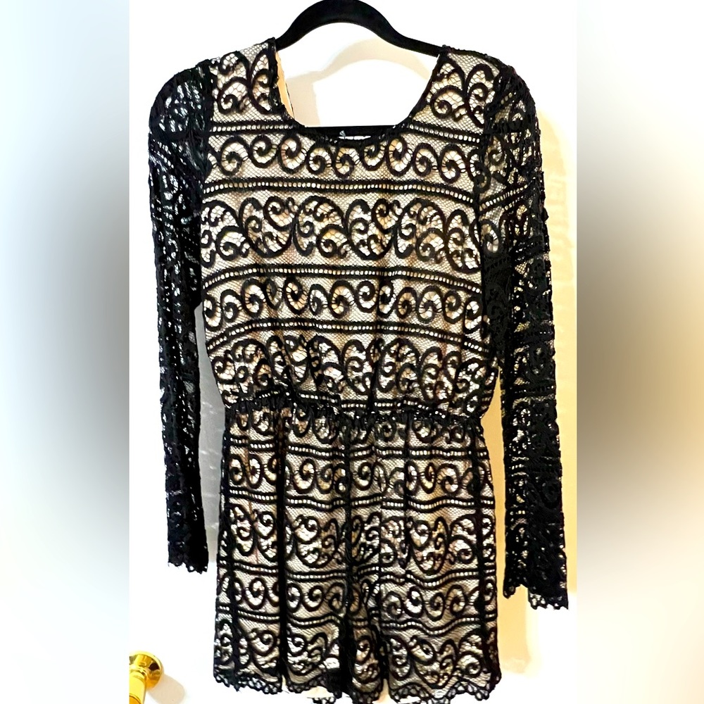 NWT Long Sleeve Lace Romper Size Medium